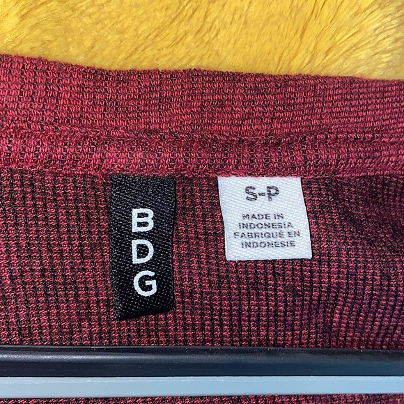 NEVER WORN UO LONG SLEEVE - Picture 5 of 6